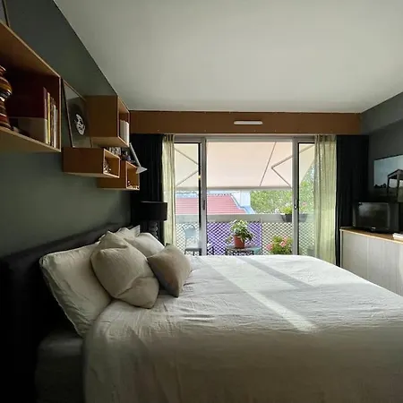 Paris, Les Gobelins - And Calm Family Apartment