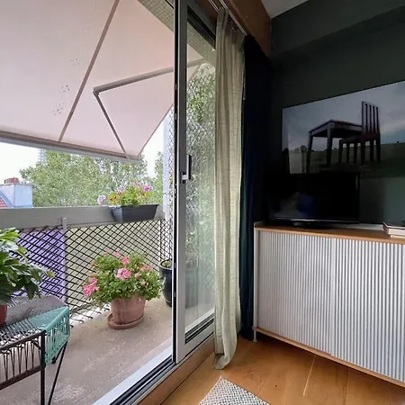 Paris, Les Gobelins - And Calm Family Apartment