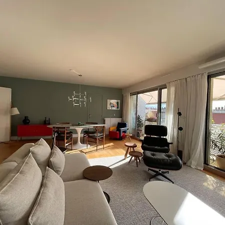 Paris, Les Gobelins - And Calm Family Apartment